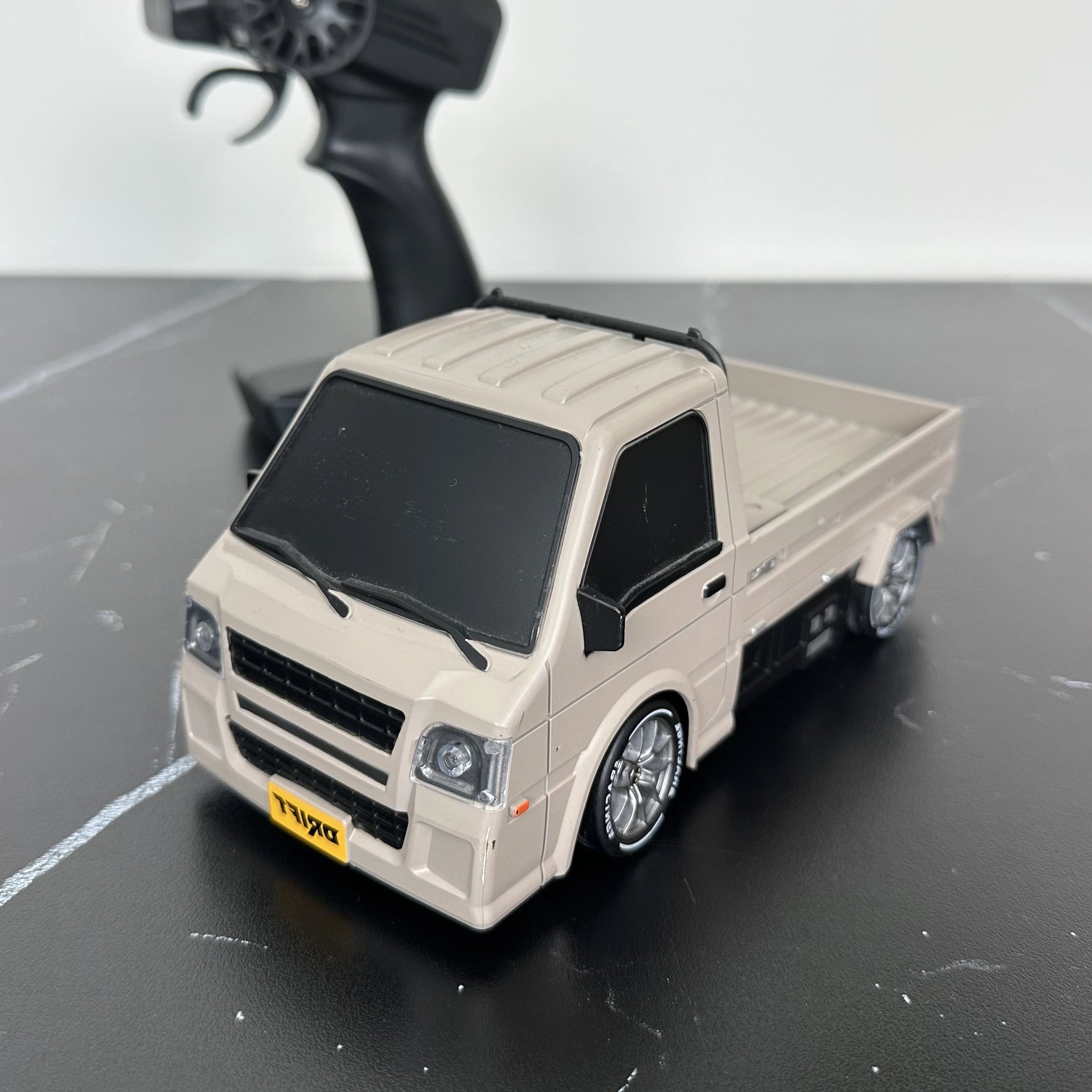 IMG_2836.jpg SkidBoiz™ - 4x4 Drift Truck 1:18 - Image 1